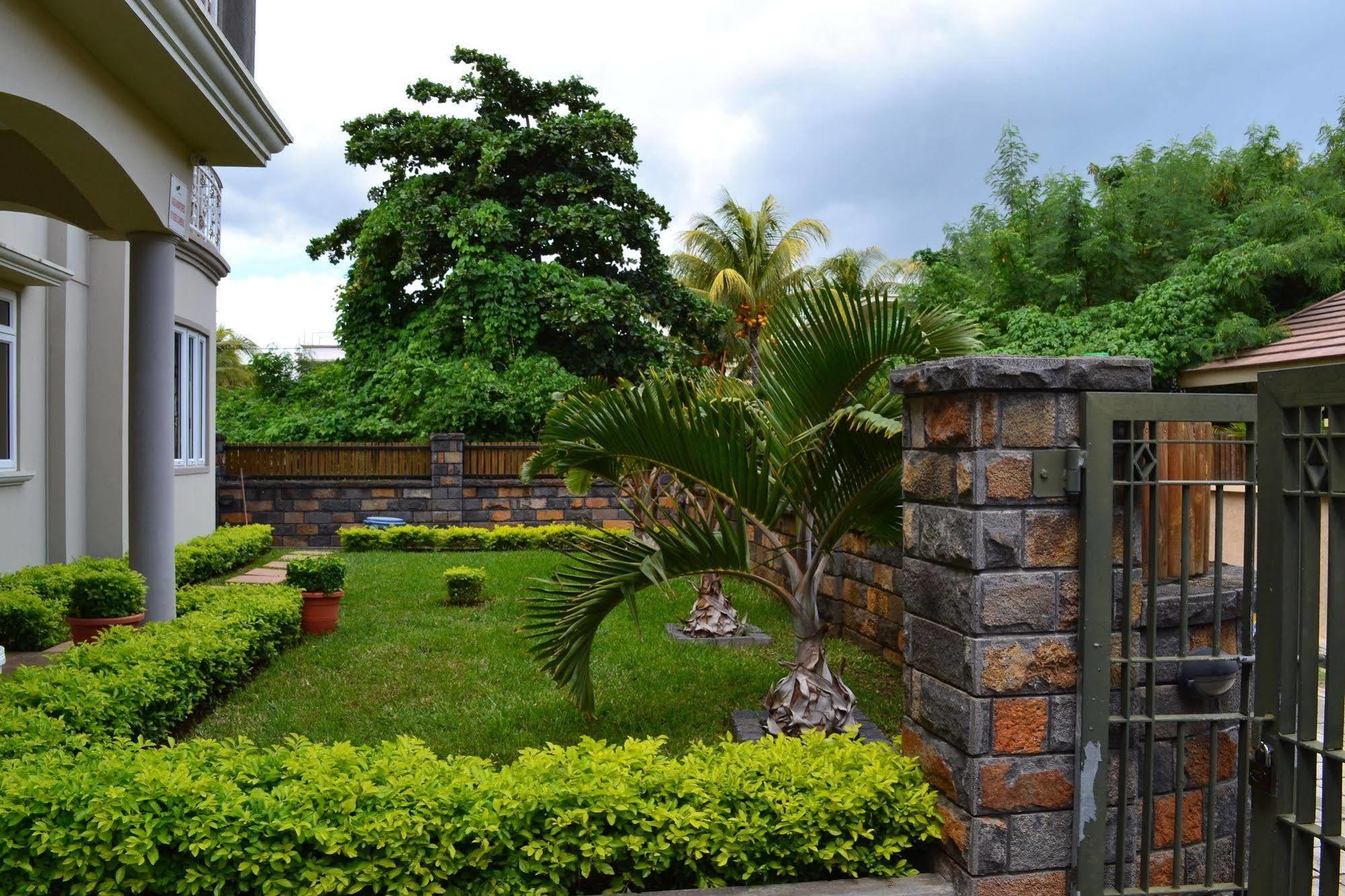 Jet Villa Flic en Flac Exterior photo
